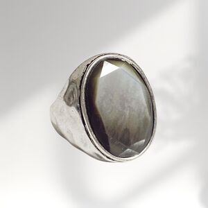 Premier Designs Mother of Pearl Ring 8.5 Silver Tone Hammered Metal Gray MOP